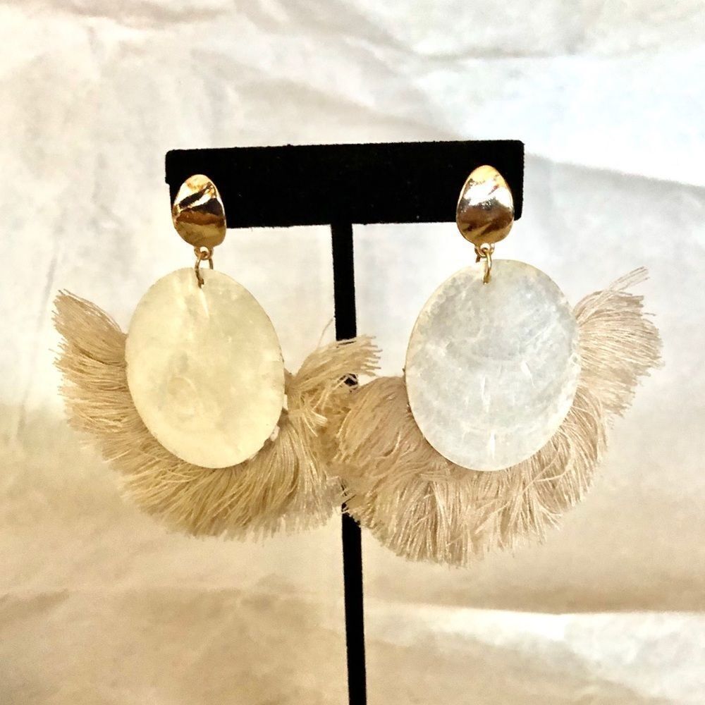 🍭6/$30 Bundle |Tassel Fan w/mother of Pearl